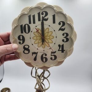 General Electric white Flower wall clock WORKING  plug in kitchen retro